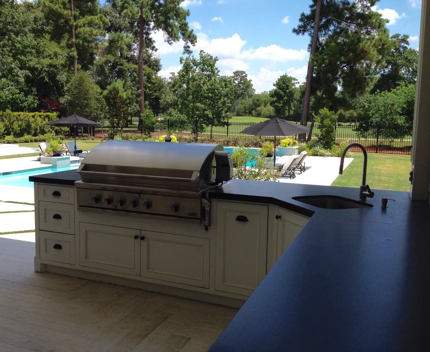 Outdoor kitchen countertop installation